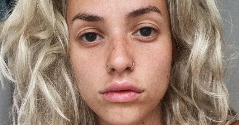 Jitske Van de Veire deelt selfie na ‘meer dan één jaar zonder make-up’: “Het staat je prachtig!”