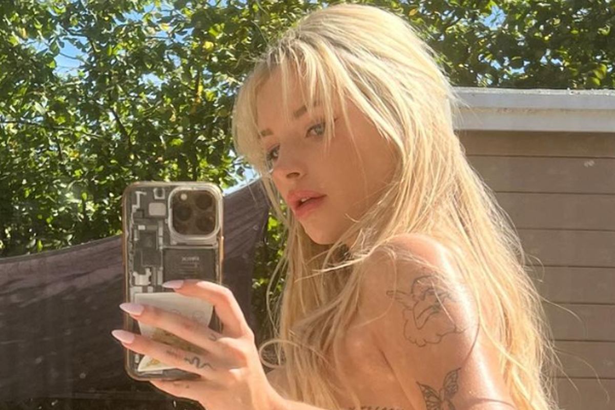 Zus van Kate Moss poseert halfnaakt in tuin: “Prachtig!” (foto’s)