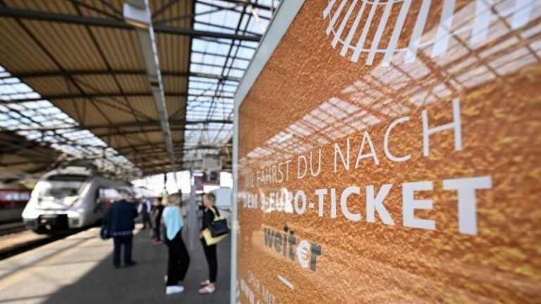 Duits maandticket van 9 euro voor openbaar vervoer bespaart ZOVEEL ton CO2
