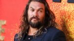 Jason Momoa scheert zijn lange lokken af tegen wegwerpplastic: «We moeten ons land beter beschermen» (video)