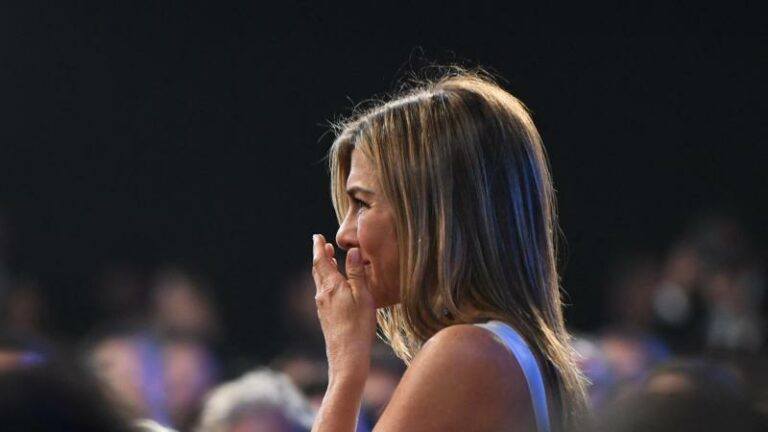 Jennifer Aniston heeft grootse plannen en viert dat met een kiekje van onder de douche (foto)