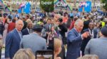 Fan vraagt Koning Charles III om een pint te pakken en zijn gevatte respons gaat viraal (video)