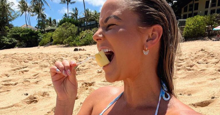 Bikinimodel deelt eerlijke foto’s én mooie boodschap: “Je bent uniek. Vergeet dat NOOIT!”