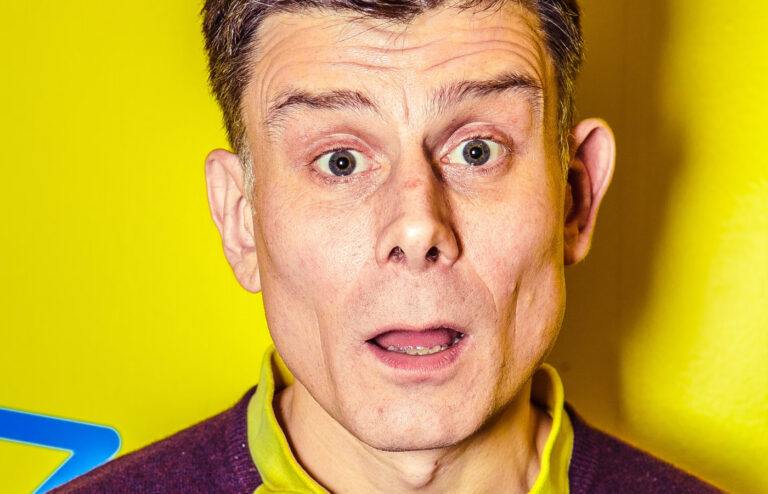 50-jarige vader claimt dat hij “onverslaanbaar zaad” heeft: “15 kinderen onderweg” (foto’s)