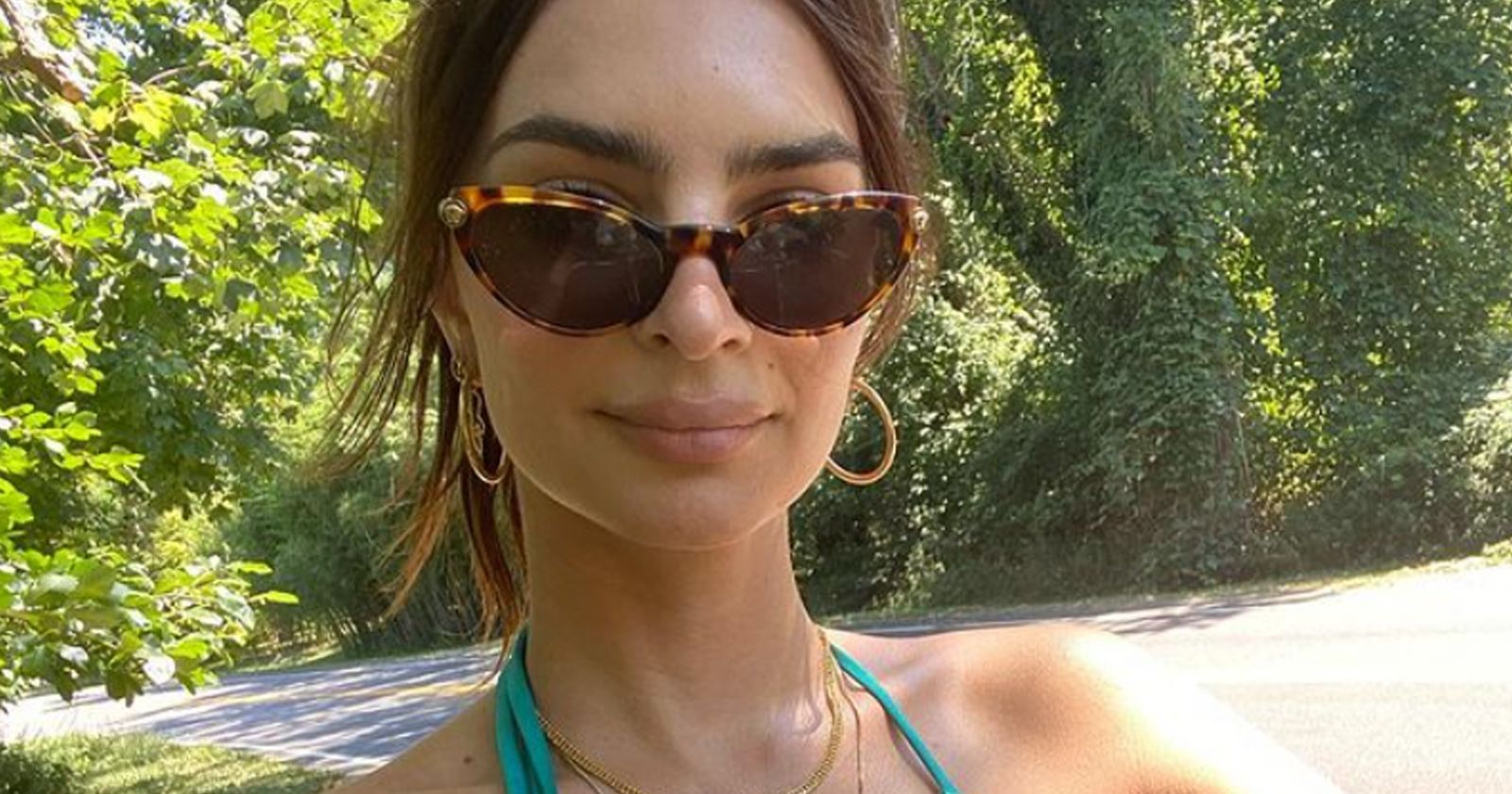 Emily Ratajkowski Fans Emily Ratajkowski poseert halfnaakt en verbaast fans: