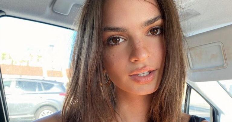 Emily Ratajkowski laat weinig aan de verbeelding over in doorzichtige outfit: “Prachtig!” (foto/video)