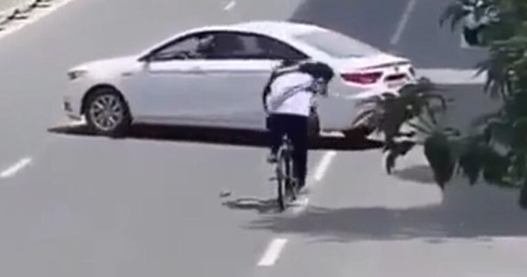 Kerel bewijst waarom je best je handen NIET in je zakken steekt tijdens het fietsen! (video)