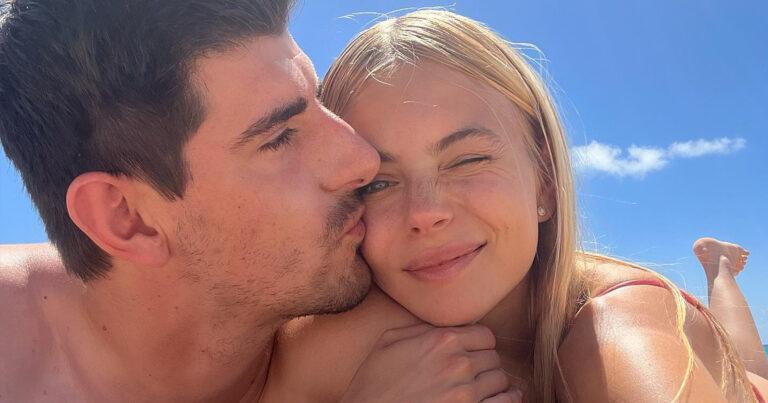 Verloofde van Thibaut Courtois deelt sensuele foto’s: “Natuurlijke schoonheid!”