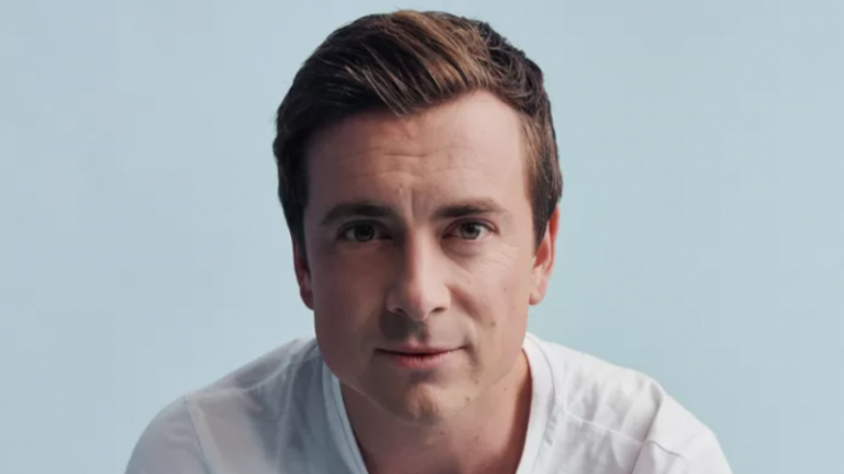 Niels Destadsbader over gênant moment tijdens striptease: «Plots zag ik het vrouwelijk publiek vol verbazing kijken»