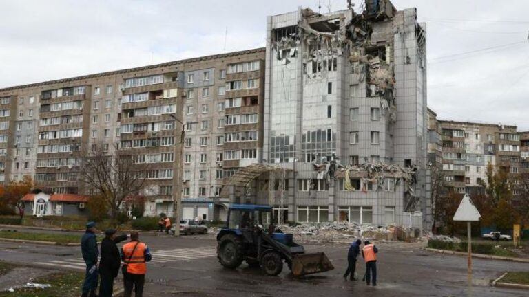 Rusland lanceert «meer dan 50 raketten» op energie-infrastructuur in Oekraïne: 80% van Kiev zit zonder water