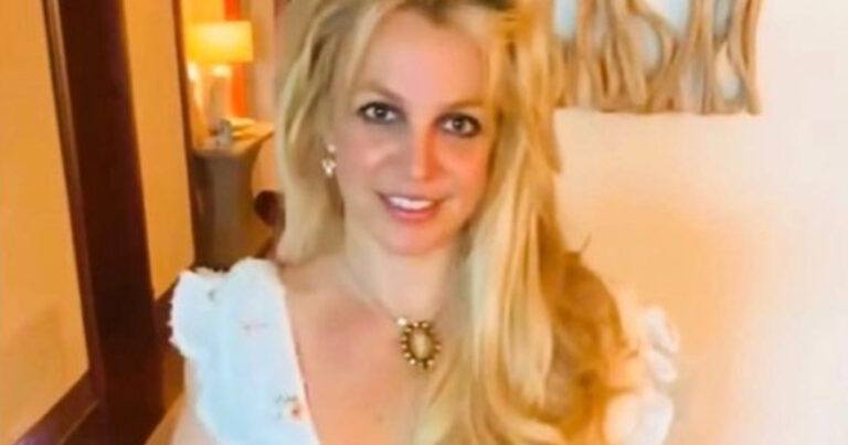 Poedelnaakte Britney Spears zorgt (weer) voor ophef: “Dit is beschamend voor je zonen!” (foto)