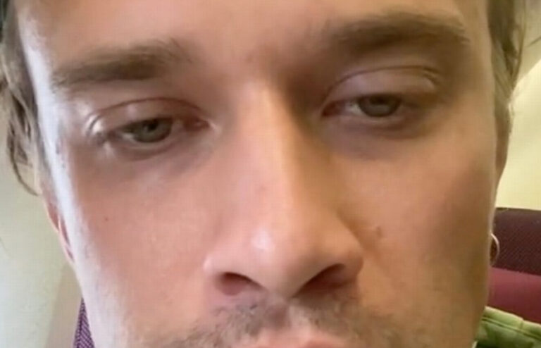 Kerel gaat viraal met TikTok-video van zijn VERSCHRIKKELIJKE vliegtuigreis
