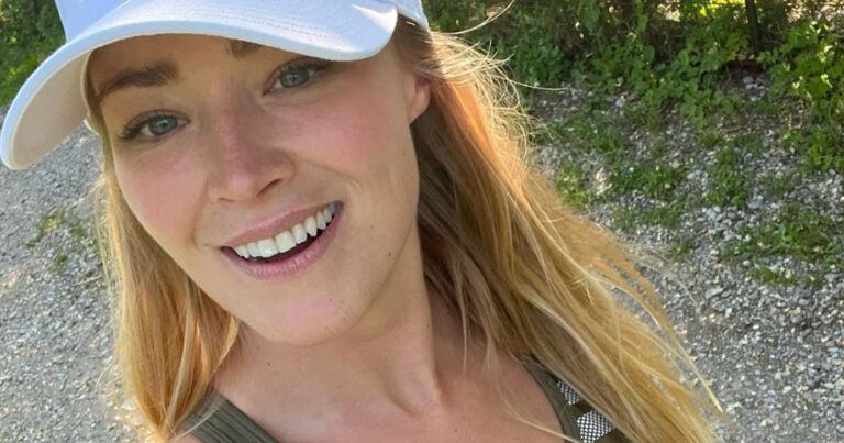 Nederlandse tv-presentatrice Geraldine Kemper poseert poedelnaakt: “Heerlijke, pure foto!”