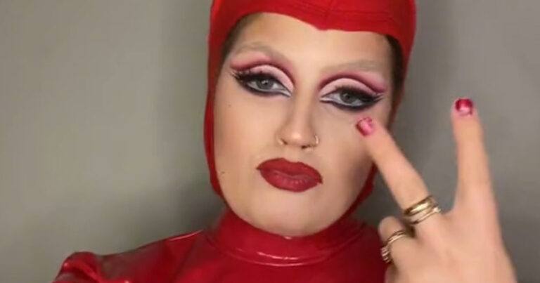 Dame gaat in ‘gewaagde Teletubbies-outfit’ naar halloweenfeestje op het werk: “OMG!” (video)