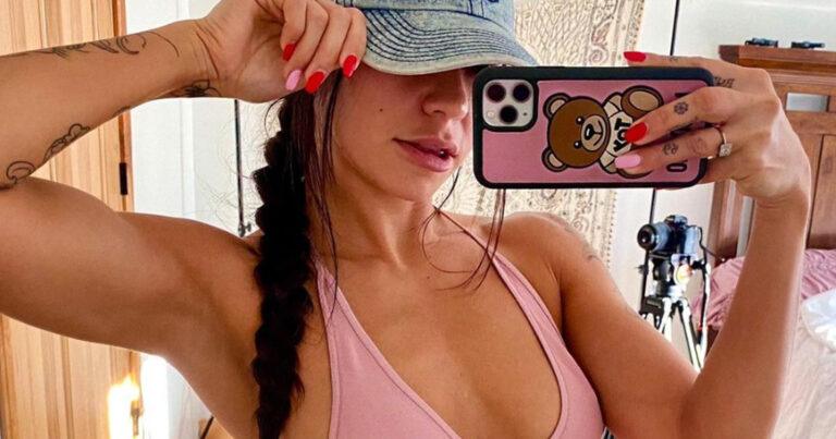 Dame verbannen uit fitness omdat ze ’te pikante foto’s’ neemt: “Ze zouden je moeten betalen!”