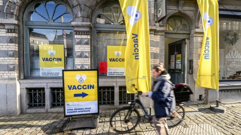 Einde van coronacrisis? Brussel gaat vaccinatiecentra sluiten