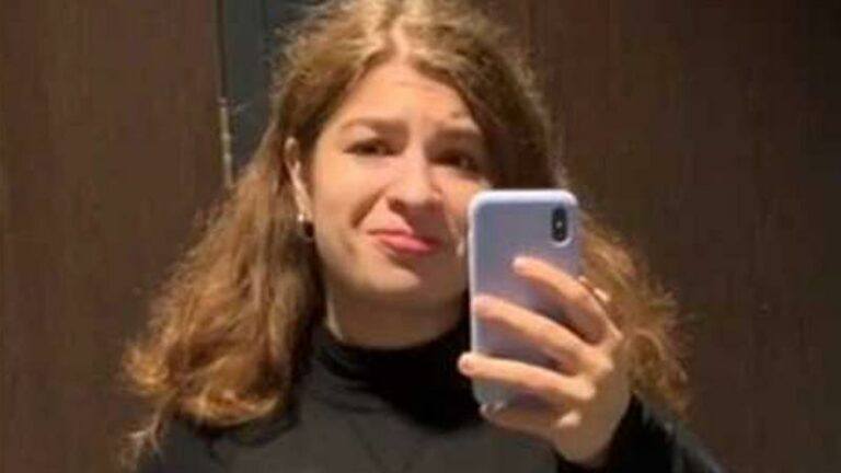 Vrouw ontdekt pas op het werk dat haar outfit iets te veel laat zien: «Gelukkig valt het niet overal zo op» (foto)