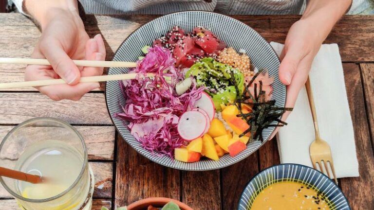 De grootste pokebowl-keten van Europa komt nu ook België veroveren
