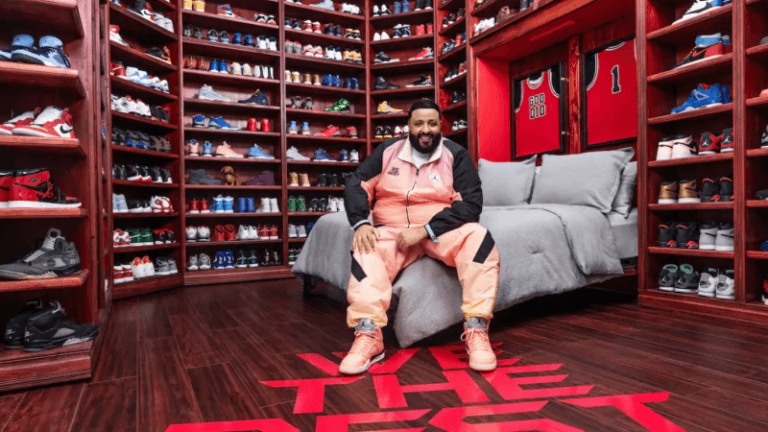 Je kan nu voor een spotprijsje logeren in de sneakerkamer van DJ Khaled