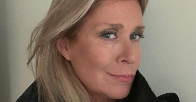 ‘Zillion’-actrice Barbara Sarafian pakt uit met sensuele outfit: “Femme fatale!” (foto)