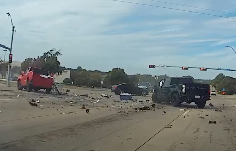 Chauffeur zet zware crash online: “De andere bestuurder reed onder invloed en werd gearresteerd” (video)