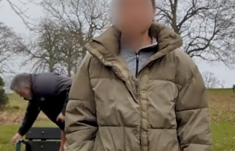 Man wordt brutaal weggejaagd door influencer: “Voor je volgers? Ben je Jezus ofzo?” (video)