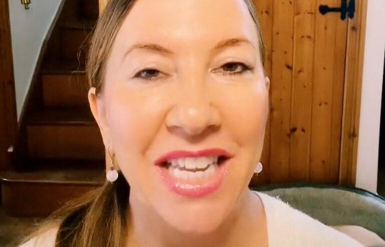 Therapeute is duidelijk: “Het is verkeerd dat mannen in een relatie Instagram-modellen volgen” (video)