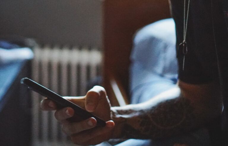 Onderzoek wijst uit: “We vergeven de scheve schaats van onze partner voor een nieuwe smartphone of laptop”