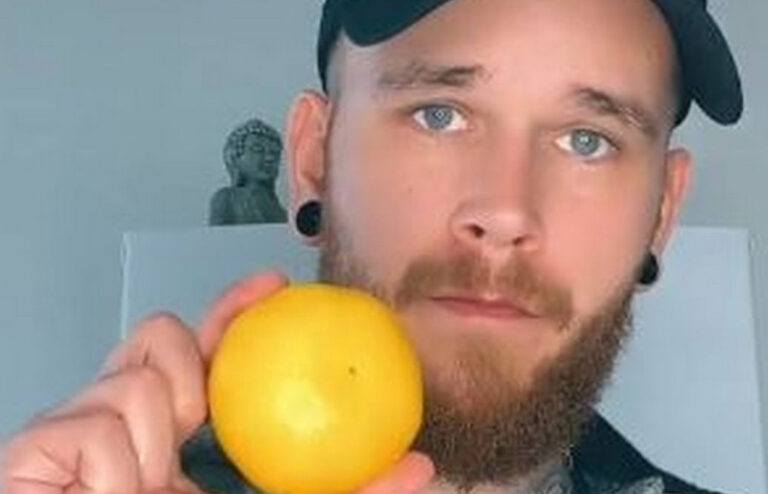 TikTokker geeft handige hack mee om sinaasappel te pellen: “Wist ik dit maar eerder!” (video)