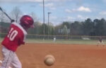 Honkbalworp loopt bijna fout af: “Zelfs van het filmpje sprong ik een halve meter in de lucht!” (video)