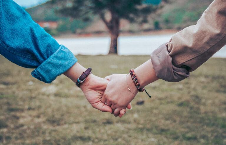 Relatie-expert waarschuwt singles: “Dit zijn de datingtrends van 2023!”
