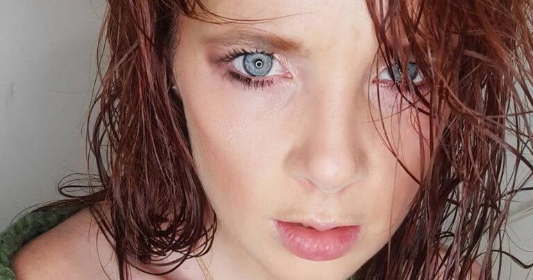 ‘Thuis’-actrice Daphne Paelinck geniet in bikini van de zon: “Mooie foto!”