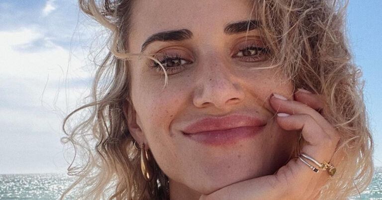 Lize Feryn poseert liefdevol met haar man Aster Nzeyimana: “Mooiste foto ooit!”