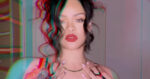 Rihanna poseert op sexy wijze in lingerie: “Kan iemand de brandweer bellen!” (video)