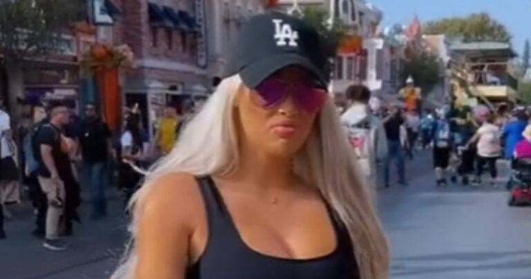 Outfit van dame ’te pikant voor Disneyland’: “Wat is hier nu mis mee?!” (video)