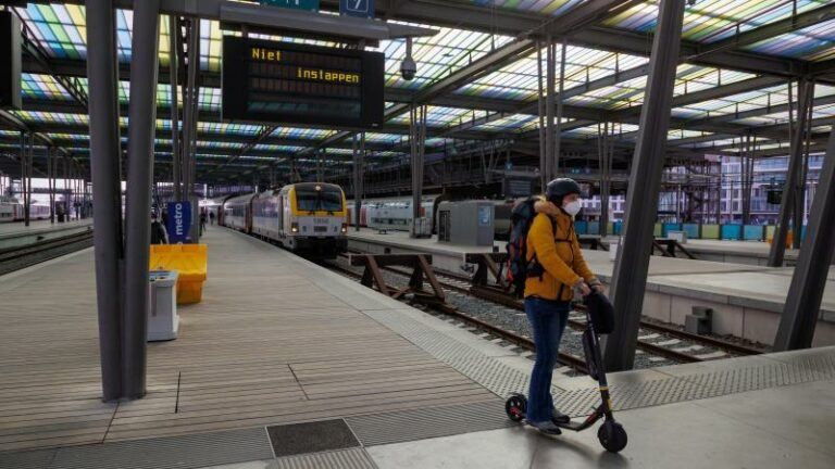 Vlaming neemt minder vaak auto, trein en bus dan voor corona