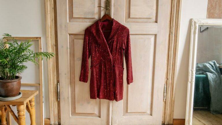 Geen budget voor een nieuwe kerstoutfit? Deze vijf trends shop je gemakkelijk tweedehands