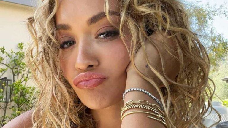 Ophef over doorzichtige jurk van Rita Ora: «Dan kan je evengoed niets aandoen!» (foto)