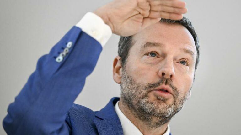 Nationale Bank ziet geen recessie in België, maar noemt toestand overheidsfinanciën «onhoudbaar»