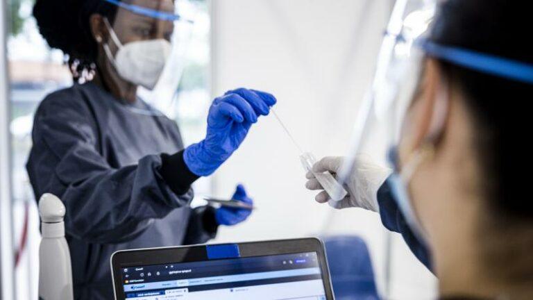Ouders veroordeeld nadat hun zoon teelbal verliest na weigeren PCR-test