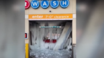 WTF. Carwash in Texas bevriest helemaal tijdens winterstorm (video)