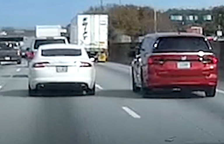 Gefrustreerde wegpiraat haalt plots handpistool boven: “Dat is Amerika…” (video)