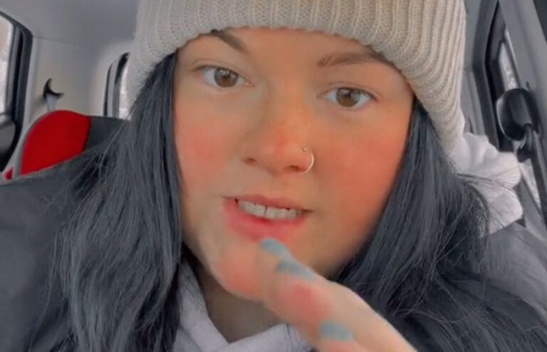 TikTokster deelt JUISTE manier om ijskrabber te gebruiken op je wagen: “Waarom wist ik dit niet?!” (video)