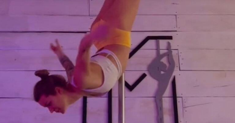 Schaarsgeklede dame toont waarom paaldansen met veel kledij aan GEEN optie is (video)