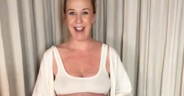 Zwangere vrouw verwacht drieling en toont haar GIGANTISCHE buik: “Mannen zouden dit niet aankunnen!” (video)