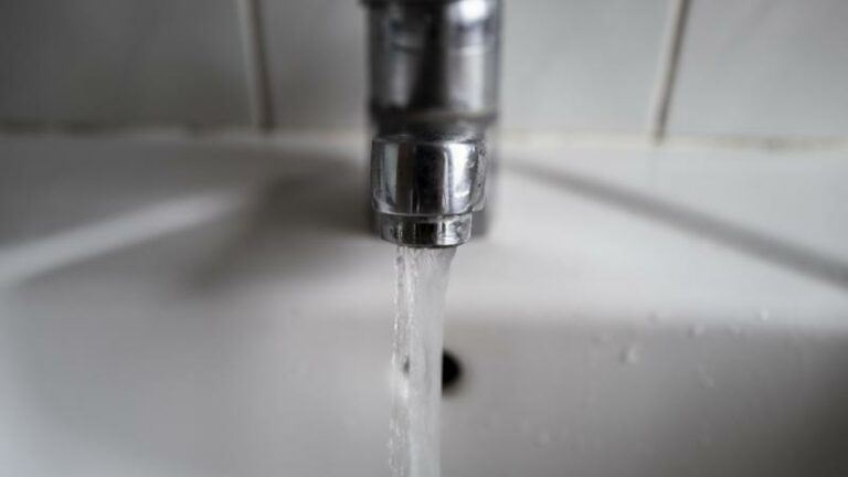 Waterfactuur fors duurder bij grootste drinkwaterbedrijf van Vlaanderen: dit verandert er voor jou