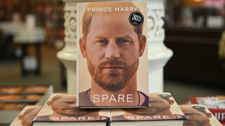 Autobiografie prins Harry gaat aan recordtempo over de toonbank, nu al tweede druk op komst
