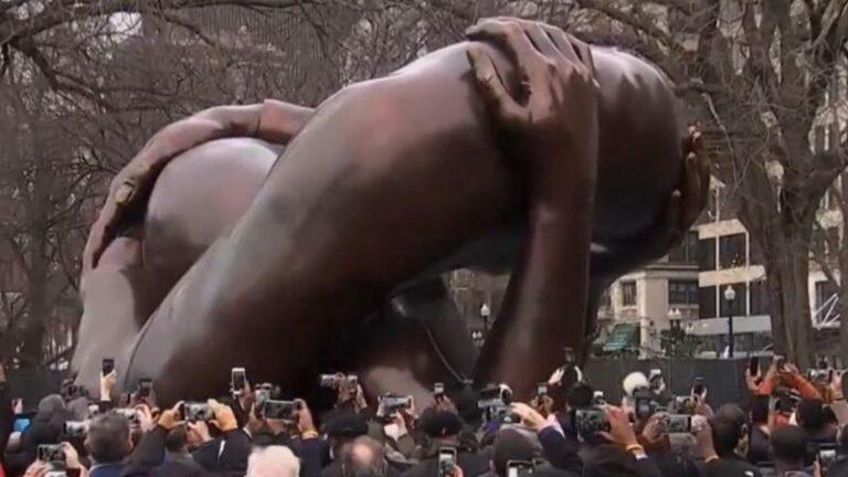 Bronzen sculptuur van Martin Luther King krijgt gemengde reviews: «Waarom lijkt dit pornografisch?»