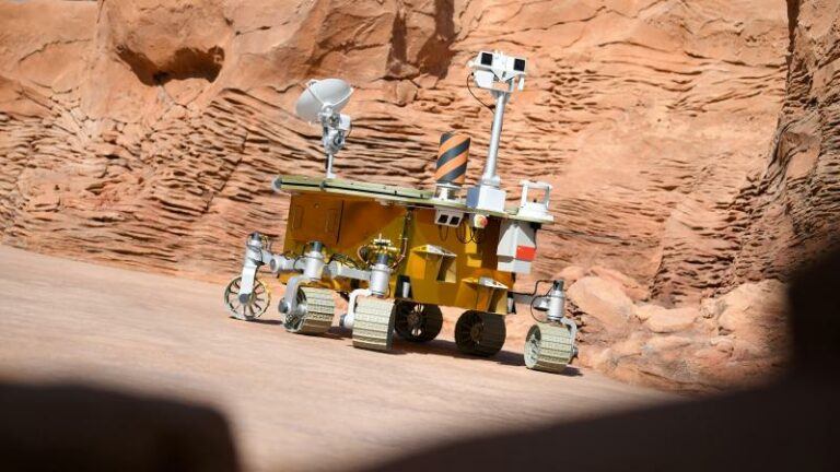 OEPS. Maand na winterslaap nog geen teken van leven van Chinese robotjeep op Mars