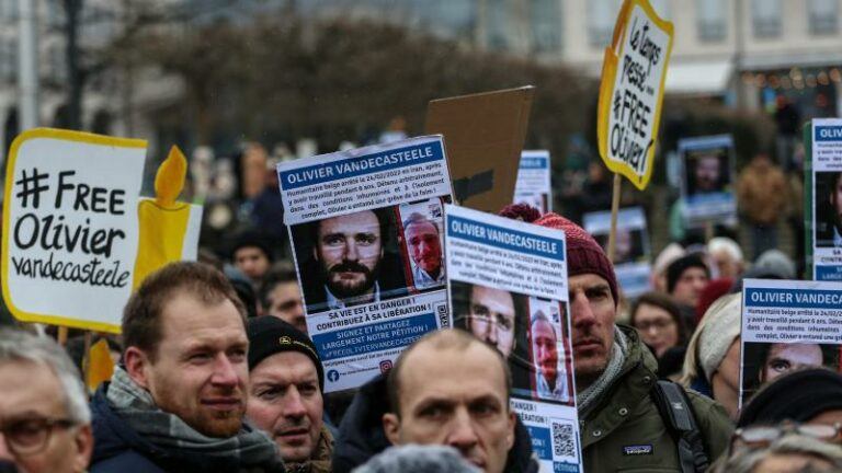 Tachtig academici en juristen richten zich in open brief aan regering voor vrijlating Olivier Vandecasteele